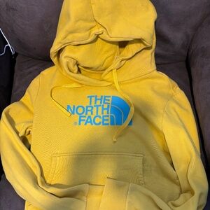 Women’s medium North Face sweatshirt